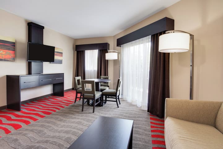 Holiday Inn Express Hotel Naples Downtown - 5th Avenue