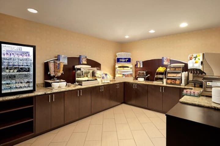 Holiday Inn Express Hotel Naples Downtown - 5th Avenue
