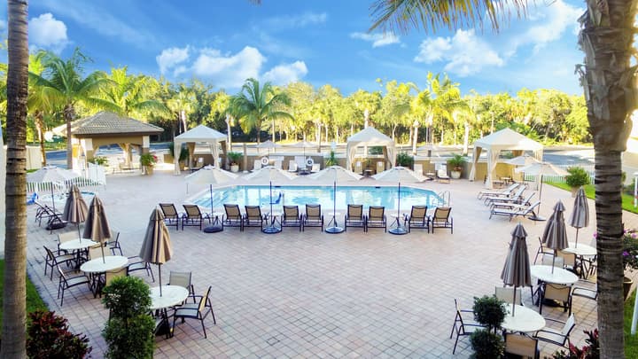 Holiday Inn Express Hotel Naples Downtown - 5th Avenue