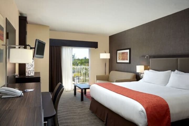 Holiday Inn Express Hotel Naples Downtown - 5th Avenue