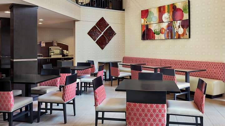Holiday Inn Express Hotel Naples Downtown - 5th Avenue