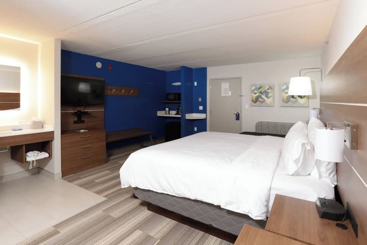 Holiday Inn Express & Suites Tempe by IHG