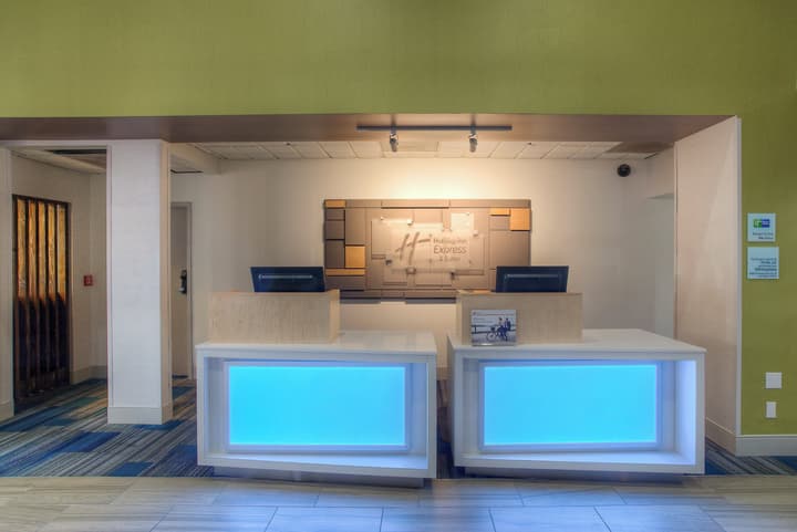 Holiday Inn Express & Suites Tempe by IHG