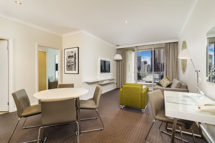 Clarion Suites Gateway