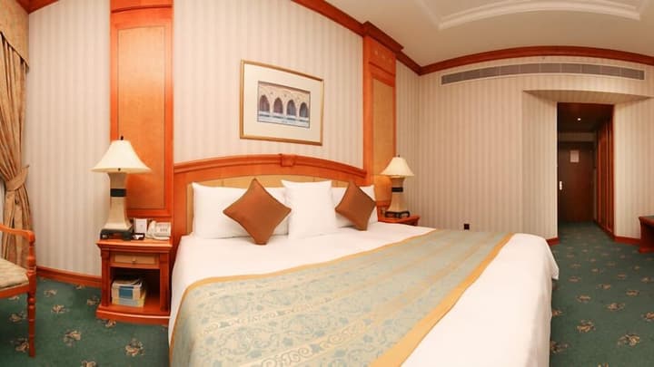 Carlton Palace Hotel