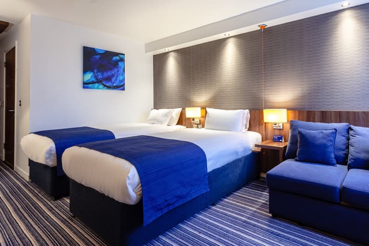 Holiday Inn Express Edinburgh Airport by IHG