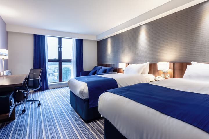 Holiday Inn Express Edinburgh Airport by IHG