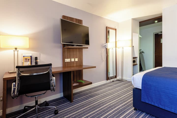 Holiday Inn Express Edinburgh Airport by IHG