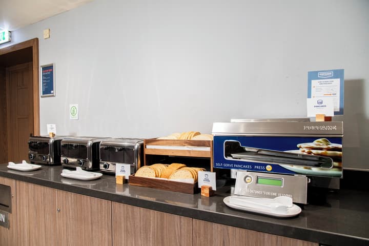 Holiday Inn Express Edinburgh Airport by IHG