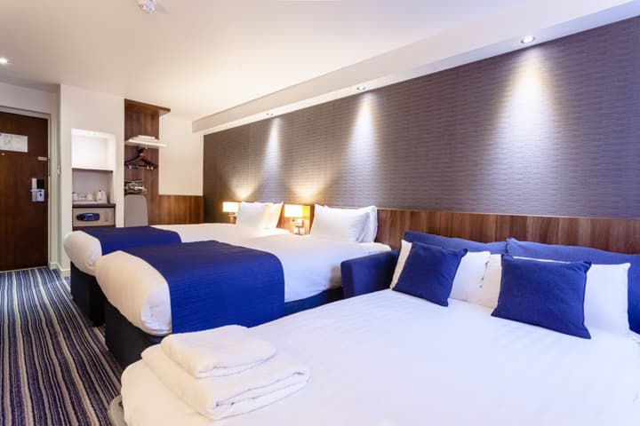 Holiday Inn Express Edinburgh Airport by IHG