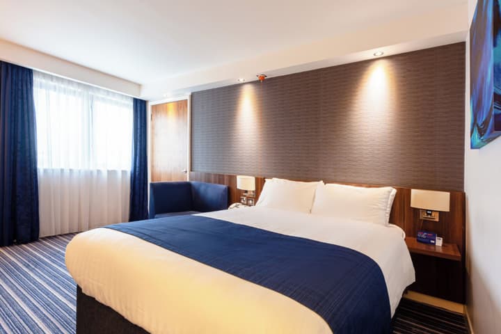 Holiday Inn Express Edinburgh Airport by IHG