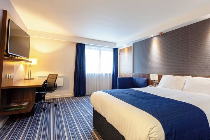 Holiday Inn Express Edinburgh Airport by IHG