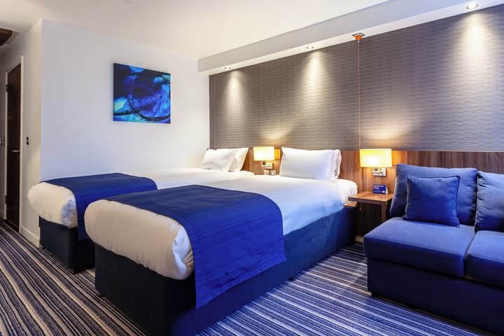 Holiday Inn Express Edinburgh Airport by IHG
