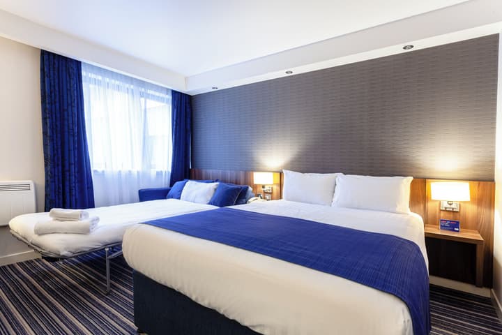 Holiday Inn Express Edinburgh Airport by IHG