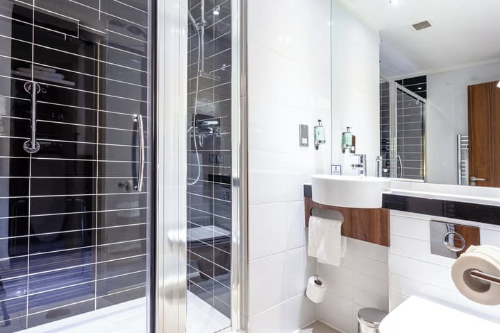 Holiday Inn Express Edinburgh Airport by IHG