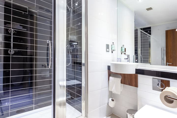 Holiday Inn Express Edinburgh Airport by IHG