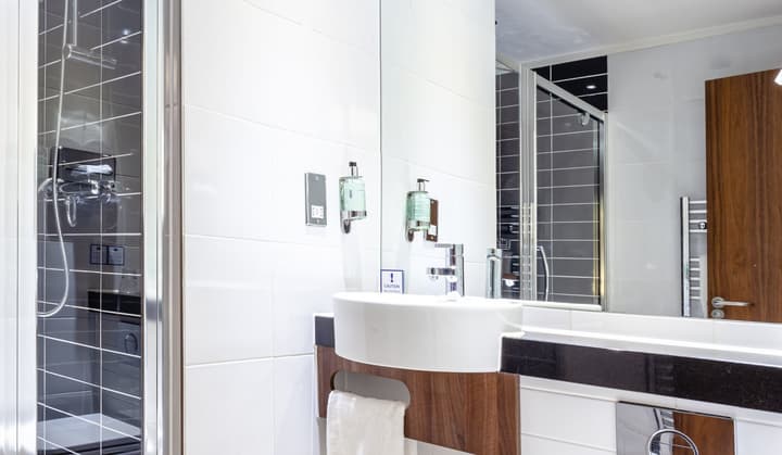 Holiday Inn Express Edinburgh Airport by IHG