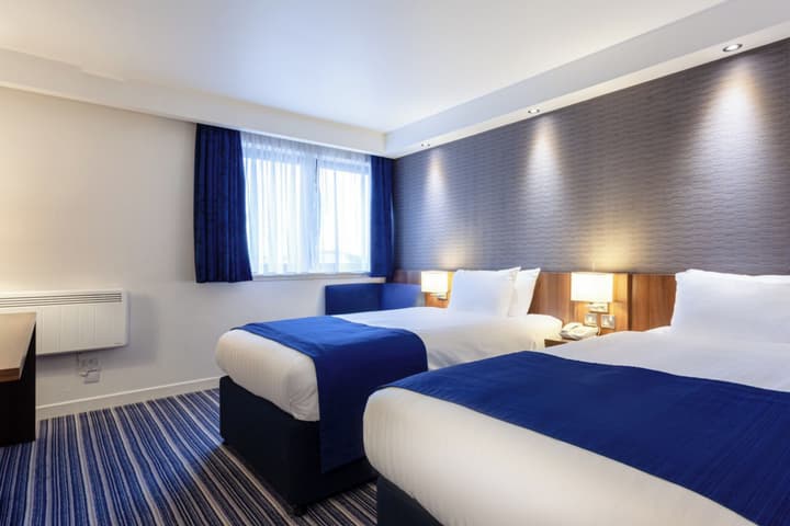 Holiday Inn Express Edinburgh Airport by IHG