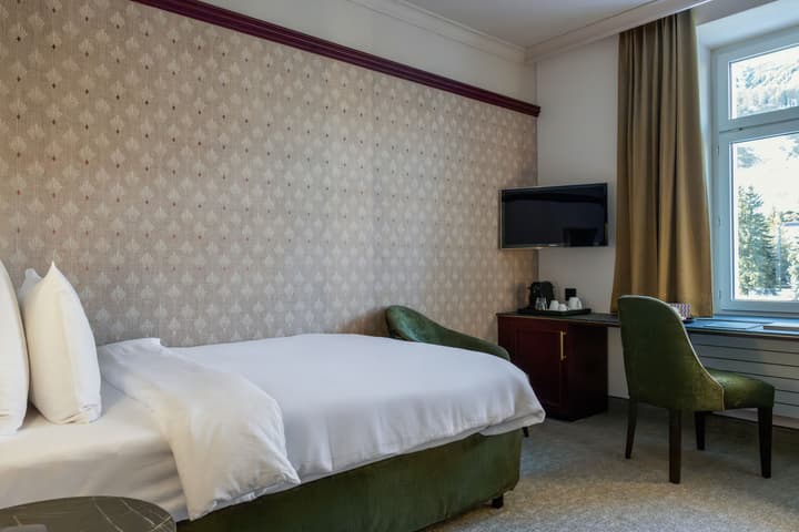 Cresta Palace