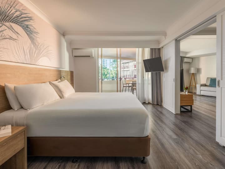 Novotel Cairns Oasis Resort