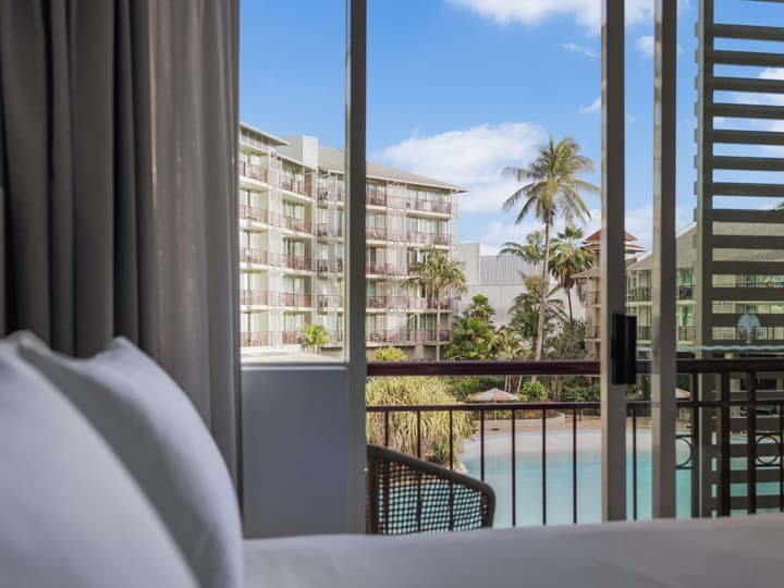 Novotel Cairns Oasis Resort