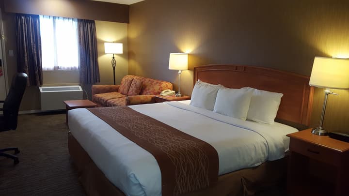 Econo Lodge Inn & Suites North Vancouver