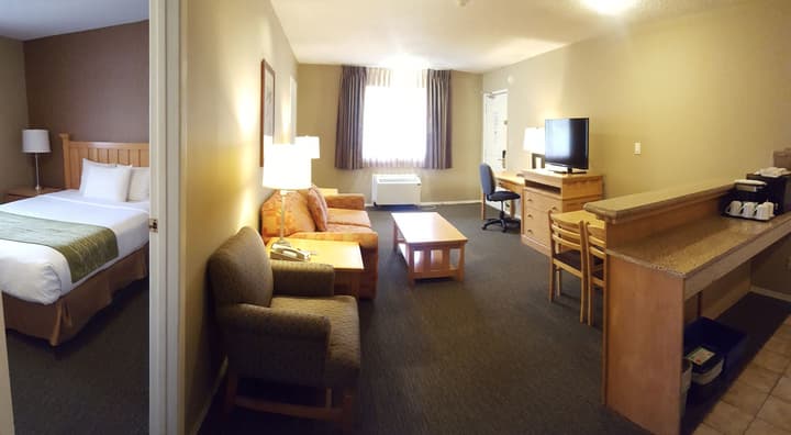 Econo Lodge Inn & Suites North Vancouver