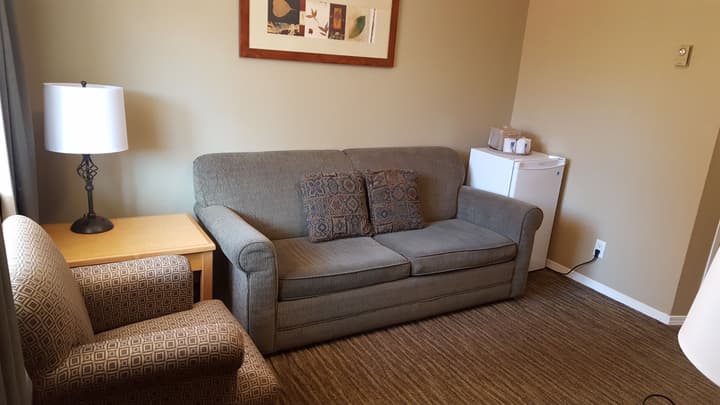 Econo Lodge Inn & Suites North Vancouver
