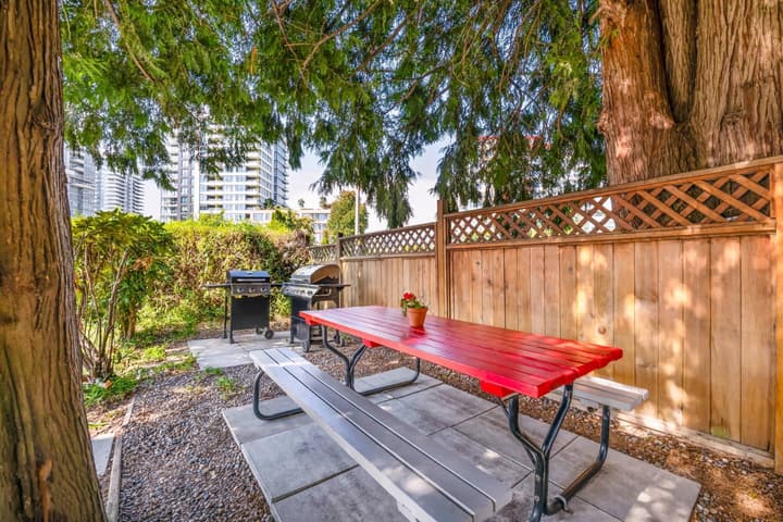 Econo Lodge Inn & Suites North Vancouver