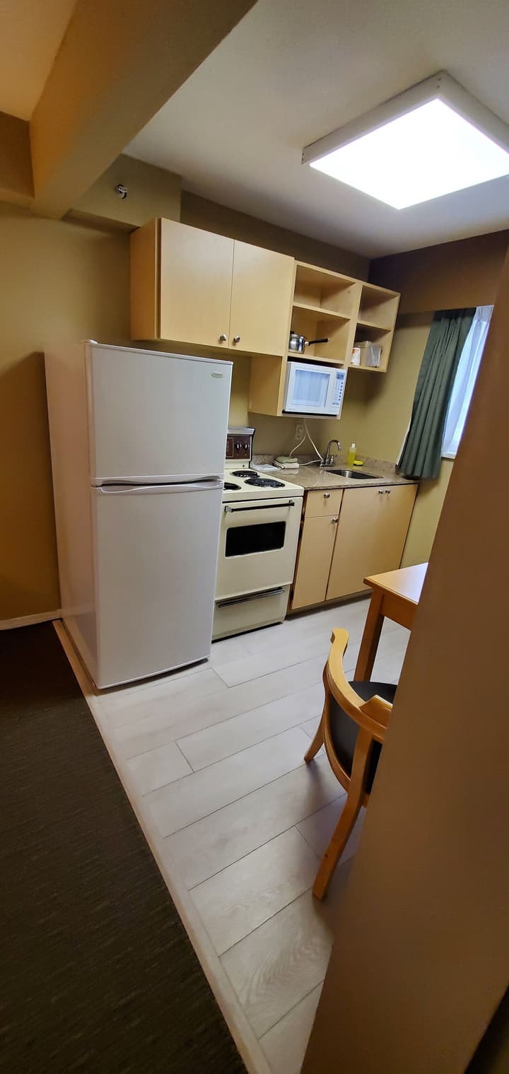 Econo Lodge Inn & Suites North Vancouver