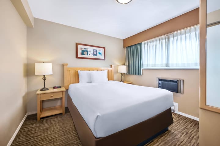 Econo Lodge Inn & Suites North Vancouver