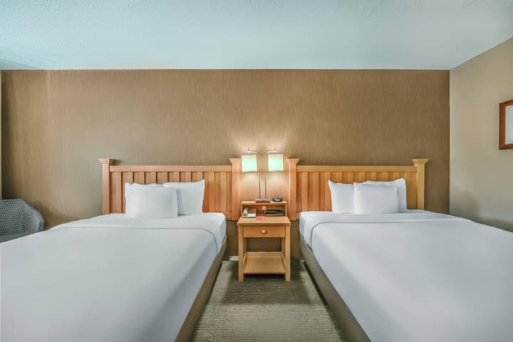 Econo Lodge Inn & Suites North Vancouver