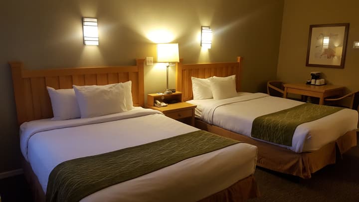 Econo Lodge Inn & Suites North Vancouver
