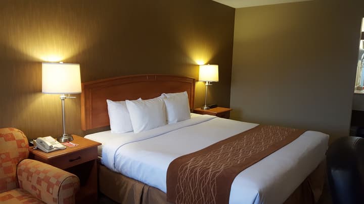 Econo Lodge Inn & Suites North Vancouver