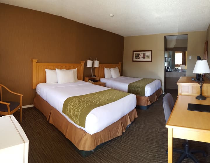 Econo Lodge Inn & Suites North Vancouver
