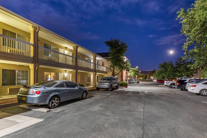 Suburban Studios Albuquerque Uptown