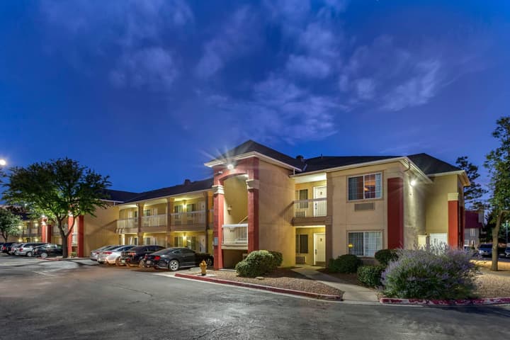 Suburban Studios Albuquerque Uptown