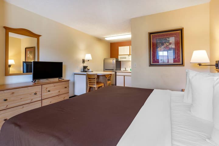 Suburban Studios Albuquerque Uptown