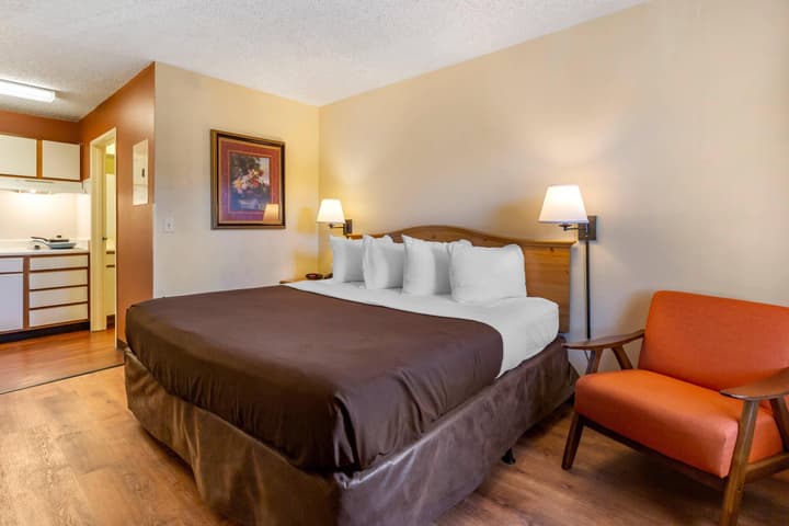 Suburban Studios Albuquerque Uptown