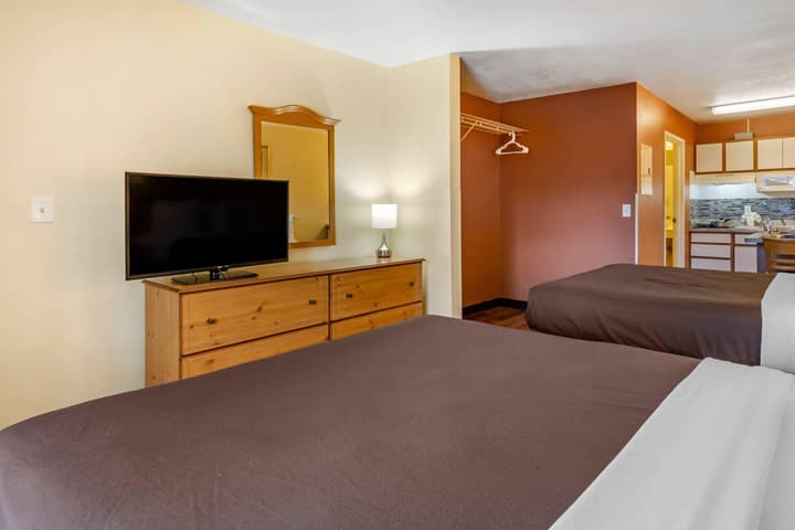 Suburban Studios Albuquerque Uptown