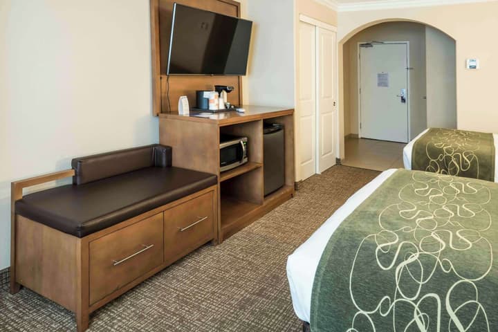 Comfort Suites Fresno River Park