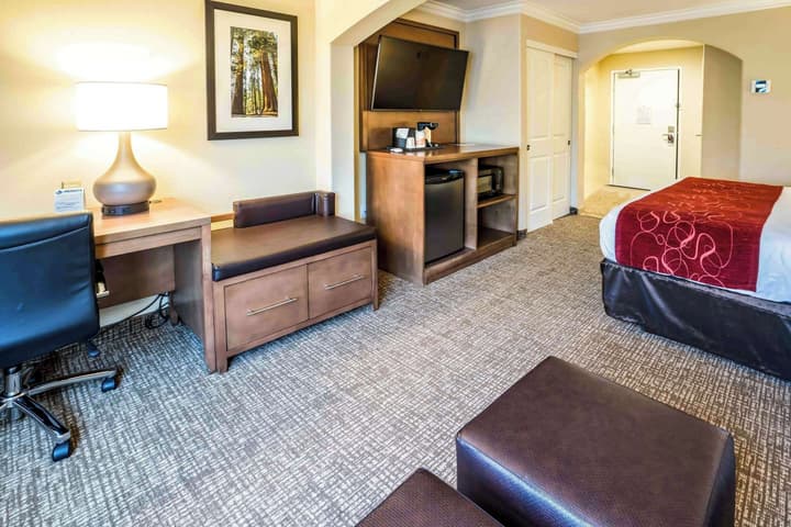 Comfort Suites Fresno River Park