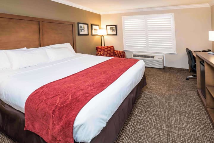 Comfort Suites Fresno River Park