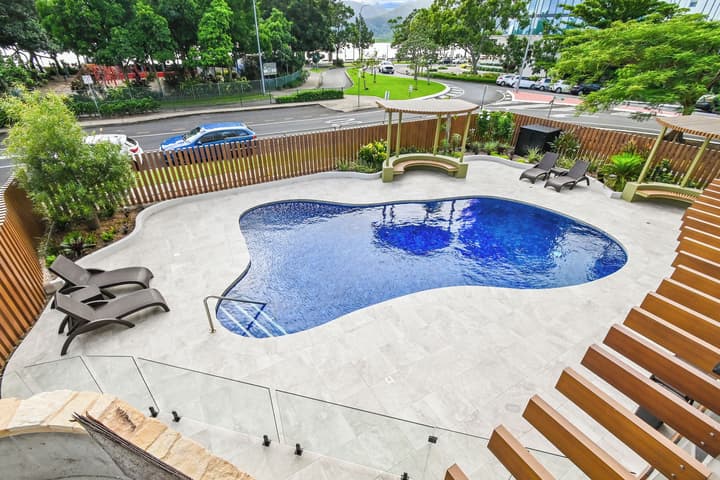 Cairns Plaza Hotel