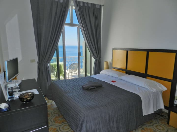 Hotel Holiday