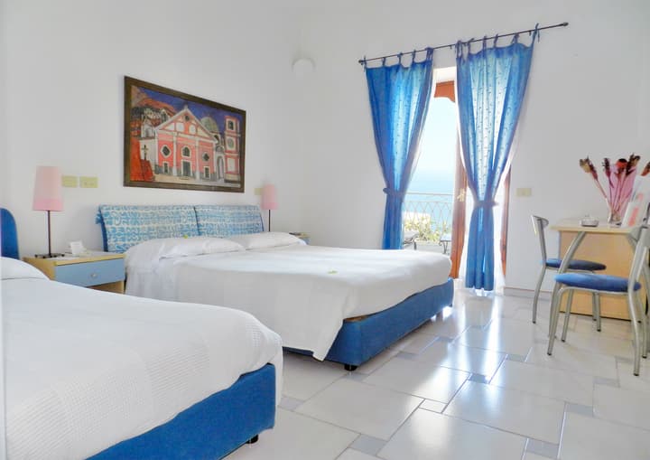 Hotel Holiday
