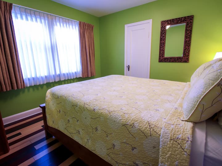 James Bay Inn Hotel & Suites