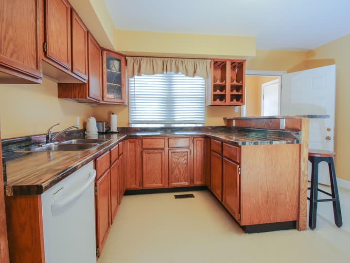 James Bay Inn Hotel & Suites