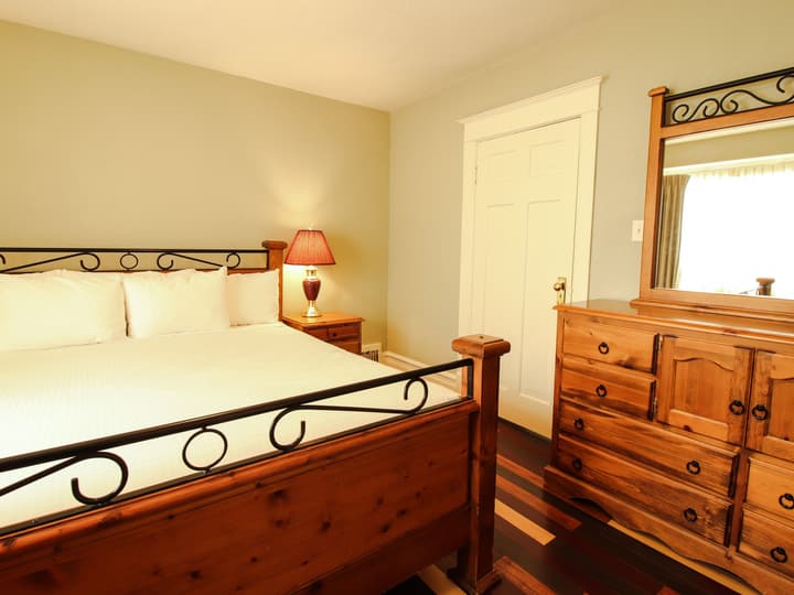 James Bay Inn Hotel & Suites