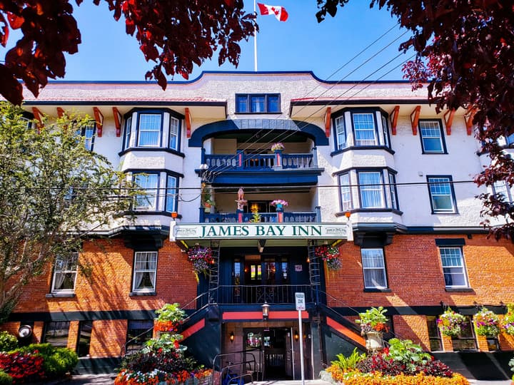 James Bay Inn Hotel & Suites